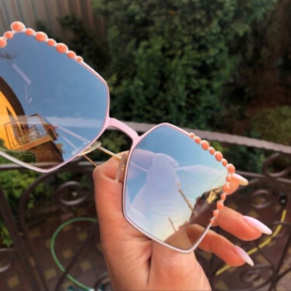 Fendi Pearl-Embellished Sunglasses - Black and White